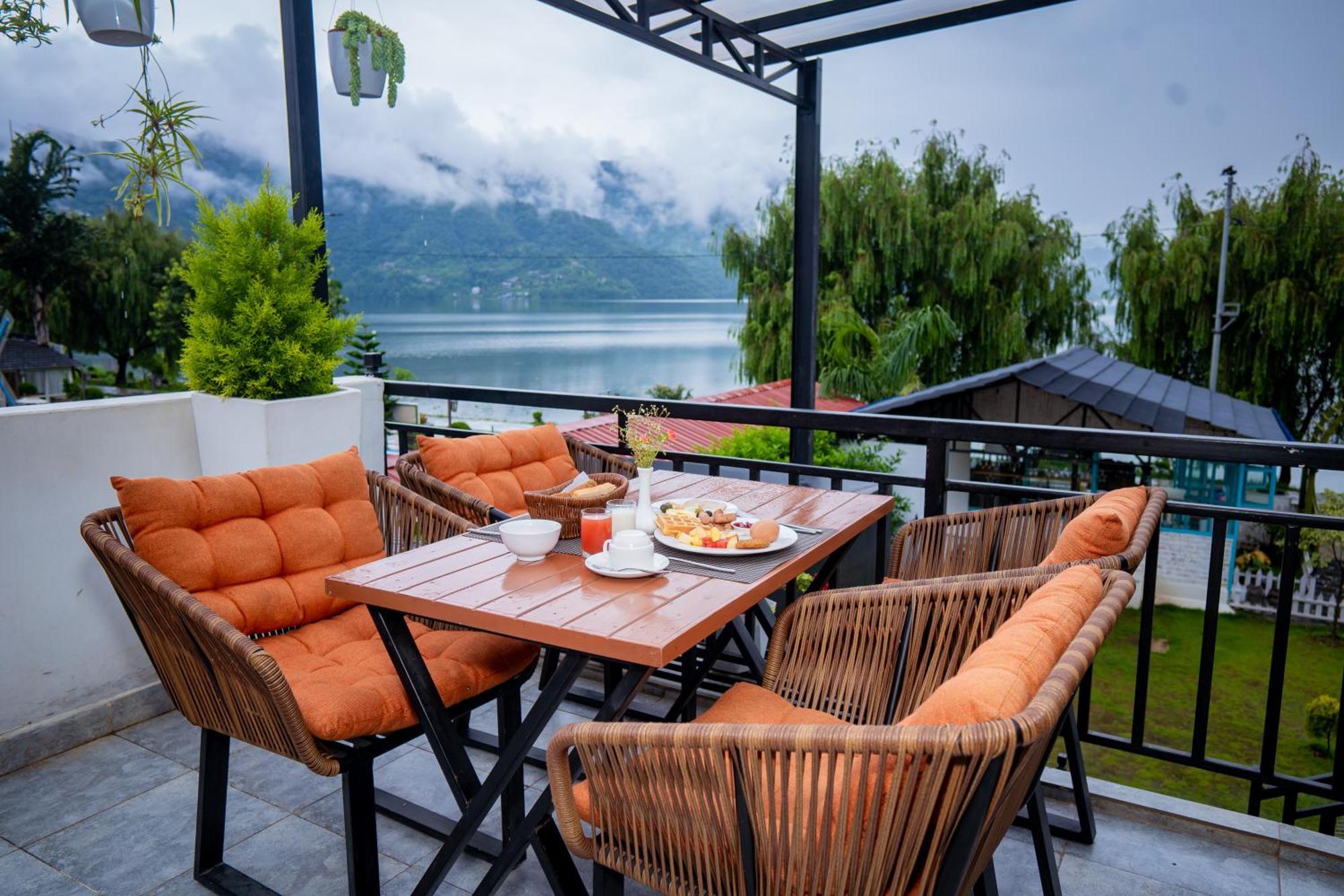 Majestic Lake Front Hotel & Suites Pokhara Luaran gambar