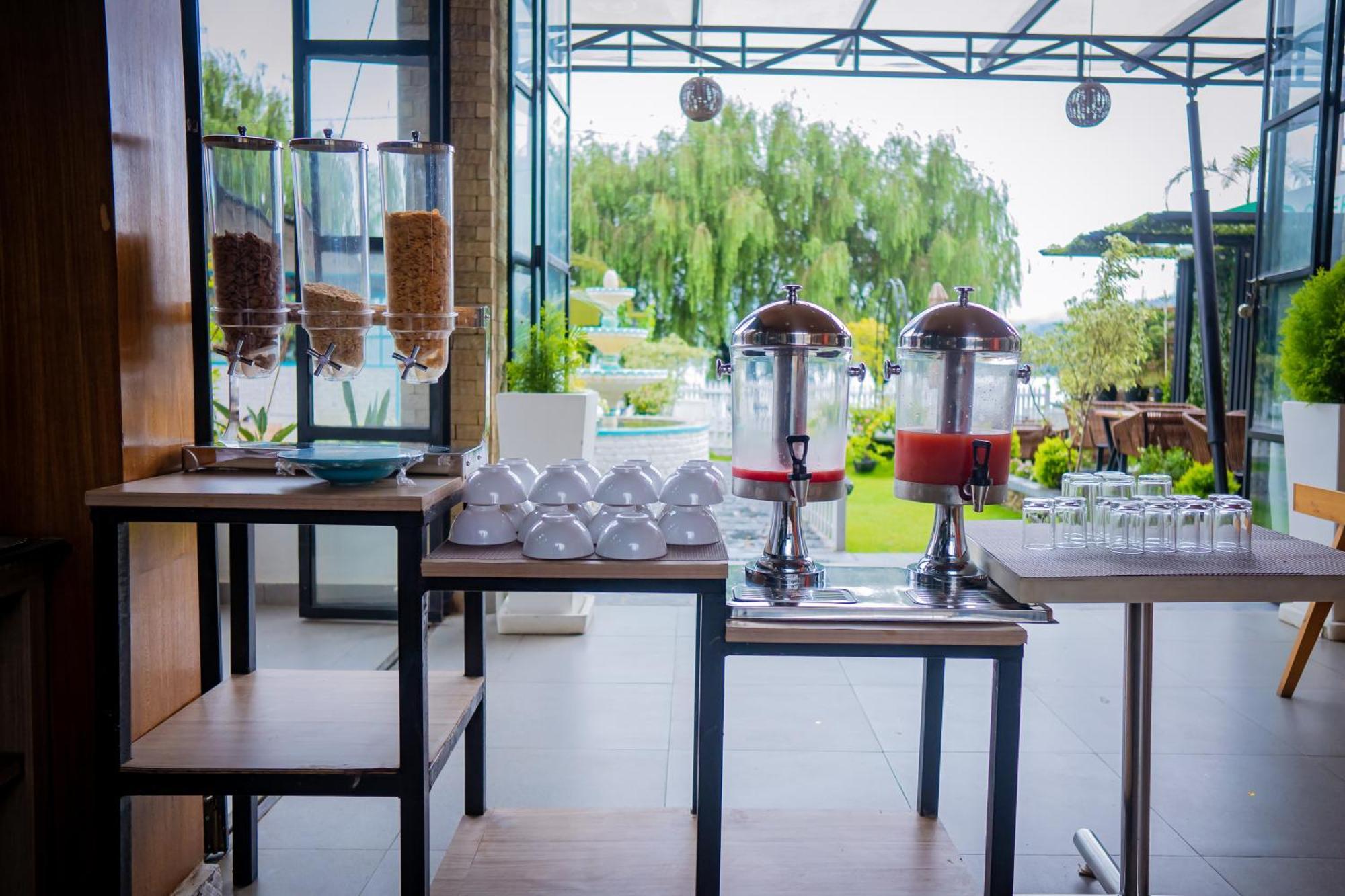 Majestic Lake Front Hotel & Suites Pokhara Luaran gambar