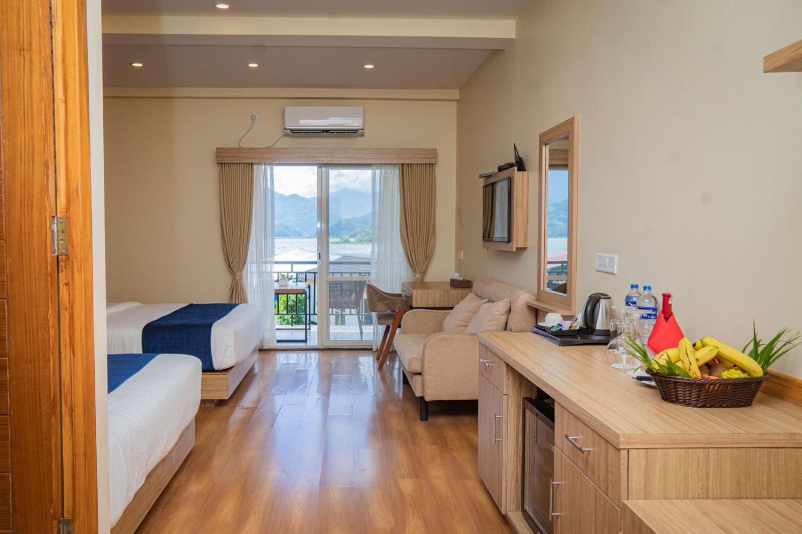 Majestic Lake Front Hotel & Suites Pokhara Luaran gambar