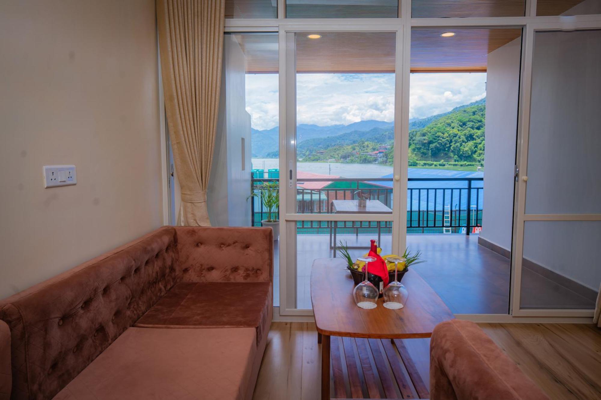 Majestic Lake Front Hotel & Suites Pokhara Luaran gambar