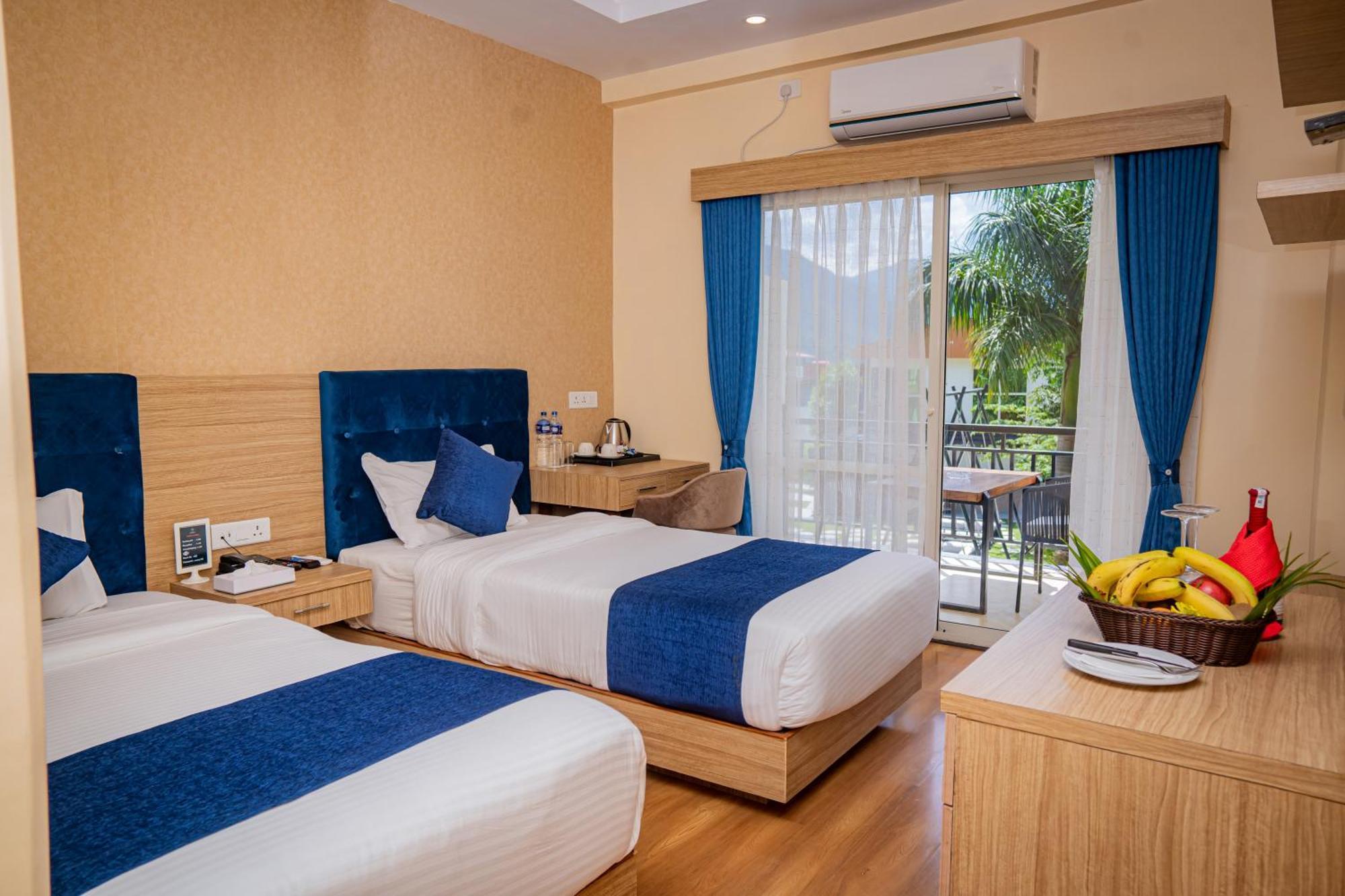 Majestic Lake Front Hotel & Suites Pokhara Luaran gambar