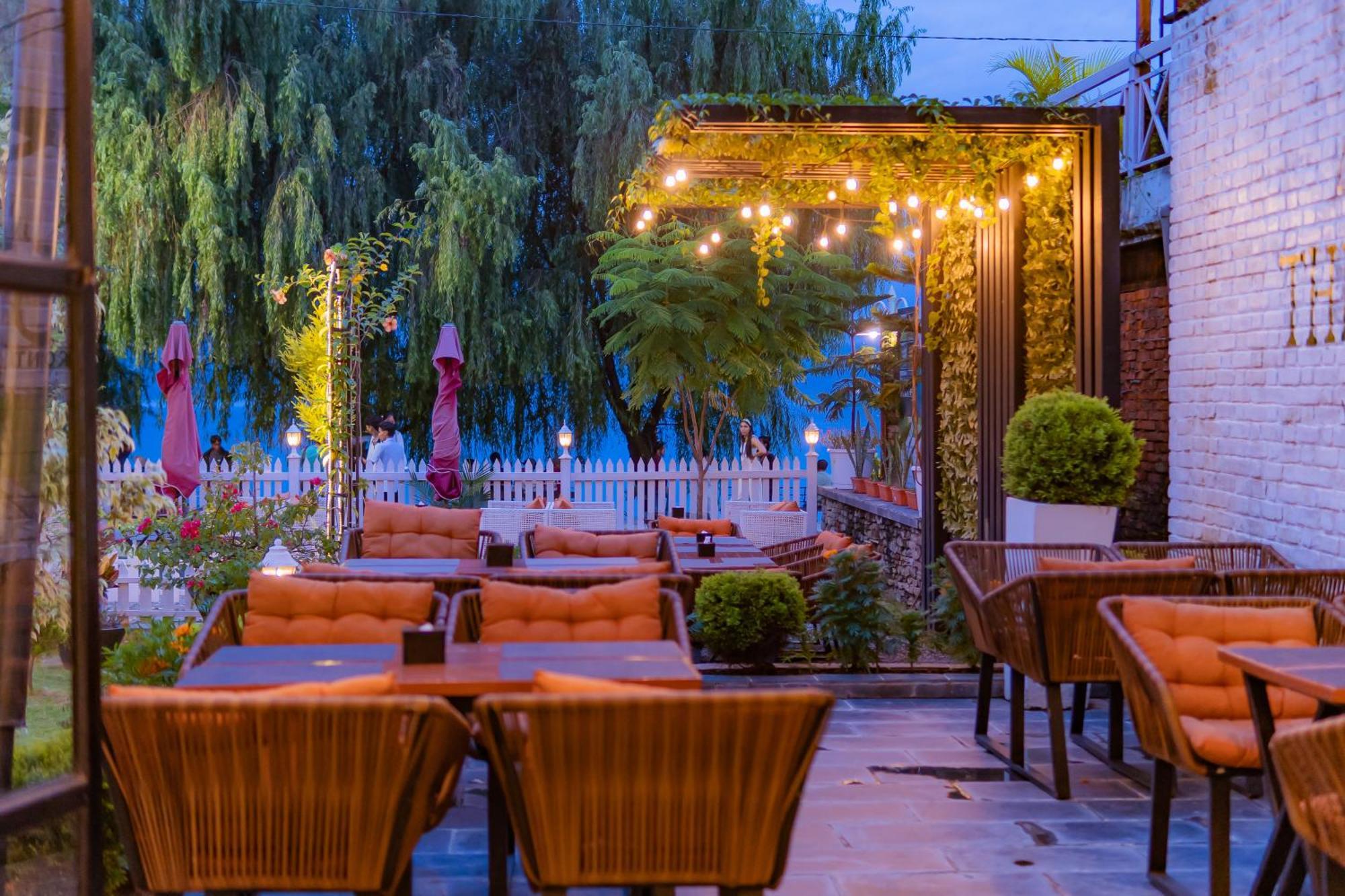 Majestic Lake Front Hotel & Suites Pokhara Luaran gambar